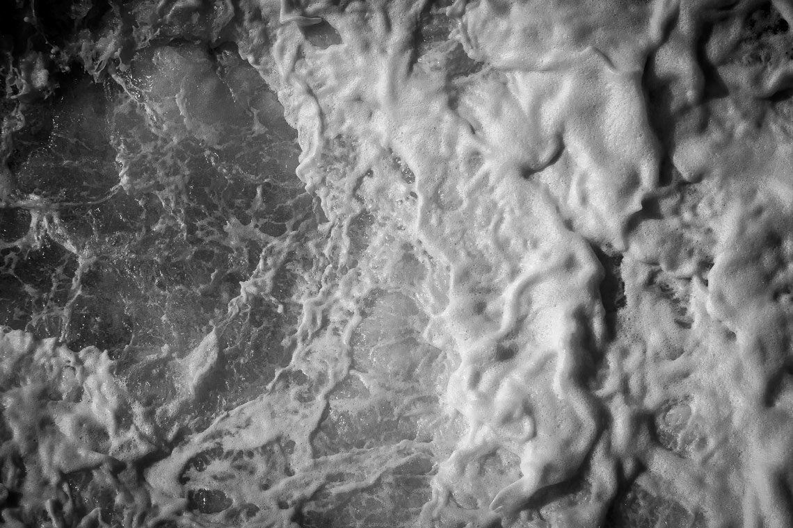 accumulation,périgrination,Photographies - Photographies - Frank César LOVISOLO - L’accumulation est une technique artistique popularisée par Arman, artiste français qui l’a beaucoup travaillée et théorisée. Tel qu’Arman la définit et la produit, l’accumulation est un rassemblement d’objets identiques dans une très grande quantité, généralement fondue dans du plexiglas.