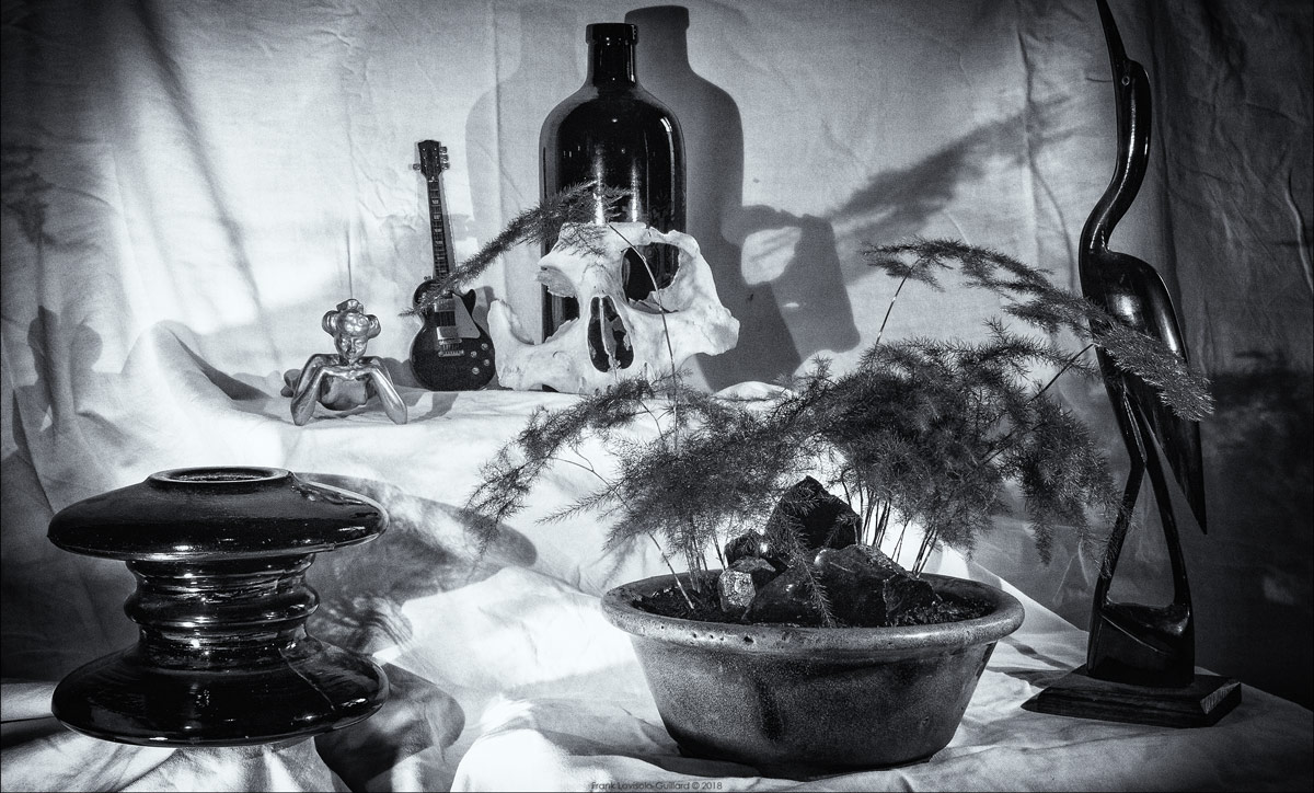 accumulation,périgrination,Photographies - Photographies - Frank César LOVISOLO - L’accumulation est une technique artistique popularisée par Arman, artiste français qui l’a beaucoup travaillée et théorisée. Tel qu’Arman la définit et la produit, l’accumulation est un rassemblement d’objets identiques dans une très grande quantité, généralement fondue dans du plexiglas.