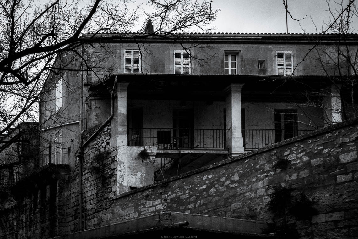 accumulation,périgrination,Photographies - Photographies - Frank César LOVISOLO - L’accumulation est une technique artistique popularisée par Arman, artiste français qui l’a beaucoup travaillée et théorisée. Tel qu’Arman la définit et la produit, l’accumulation est un rassemblement d’objets identiques dans une très grande quantité, généralement fondue dans du plexiglas.
