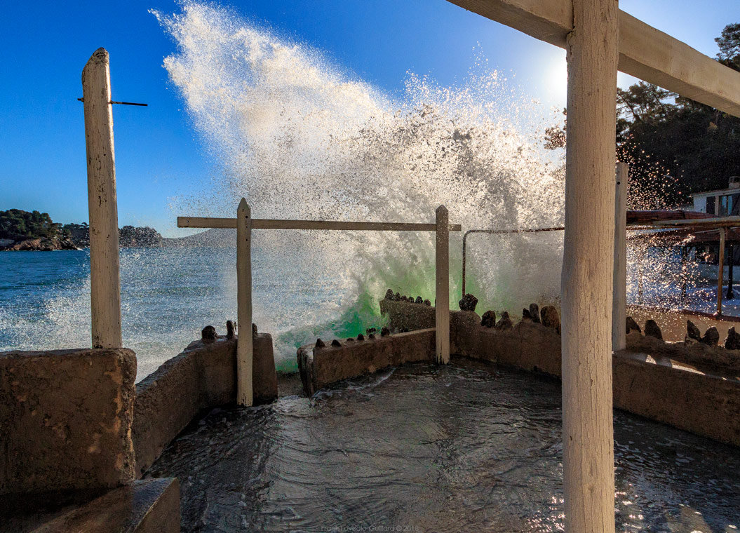 accumulation,périgrination,Photographies - Photographies - Frank César LOVISOLO - L’accumulation est une technique artistique popularisée par Arman, artiste français qui l’a beaucoup travaillée et théorisée. Tel qu’Arman la définit et la produit, l’accumulation est un rassemblement d’objets identiques dans une très grande quantité, généralement fondue dans du plexiglas.