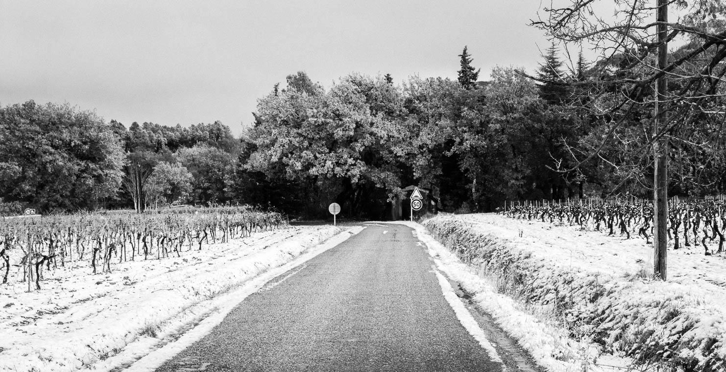 accumulation,périgrination,Photographies - Photographies - Frank César LOVISOLO - L’accumulation est une technique artistique popularisée par Arman, artiste français qui l’a beaucoup travaillée et théorisée. Tel qu’Arman la définit et la produit, l’accumulation est un rassemblement d’objets identiques dans une très grande quantité, généralement fondue dans du plexiglas.