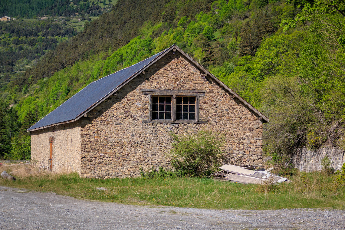 accumulation,périgrination,Photographies - Photographies - Frank César LOVISOLO - L’accumulation est une technique artistique popularisée par Arman, artiste français qui l’a beaucoup travaillée et théorisée. Tel qu’Arman la définit et la produit, l’accumulation est un rassemblement d’objets identiques dans une très grande quantité, généralement fondue dans du plexiglas.