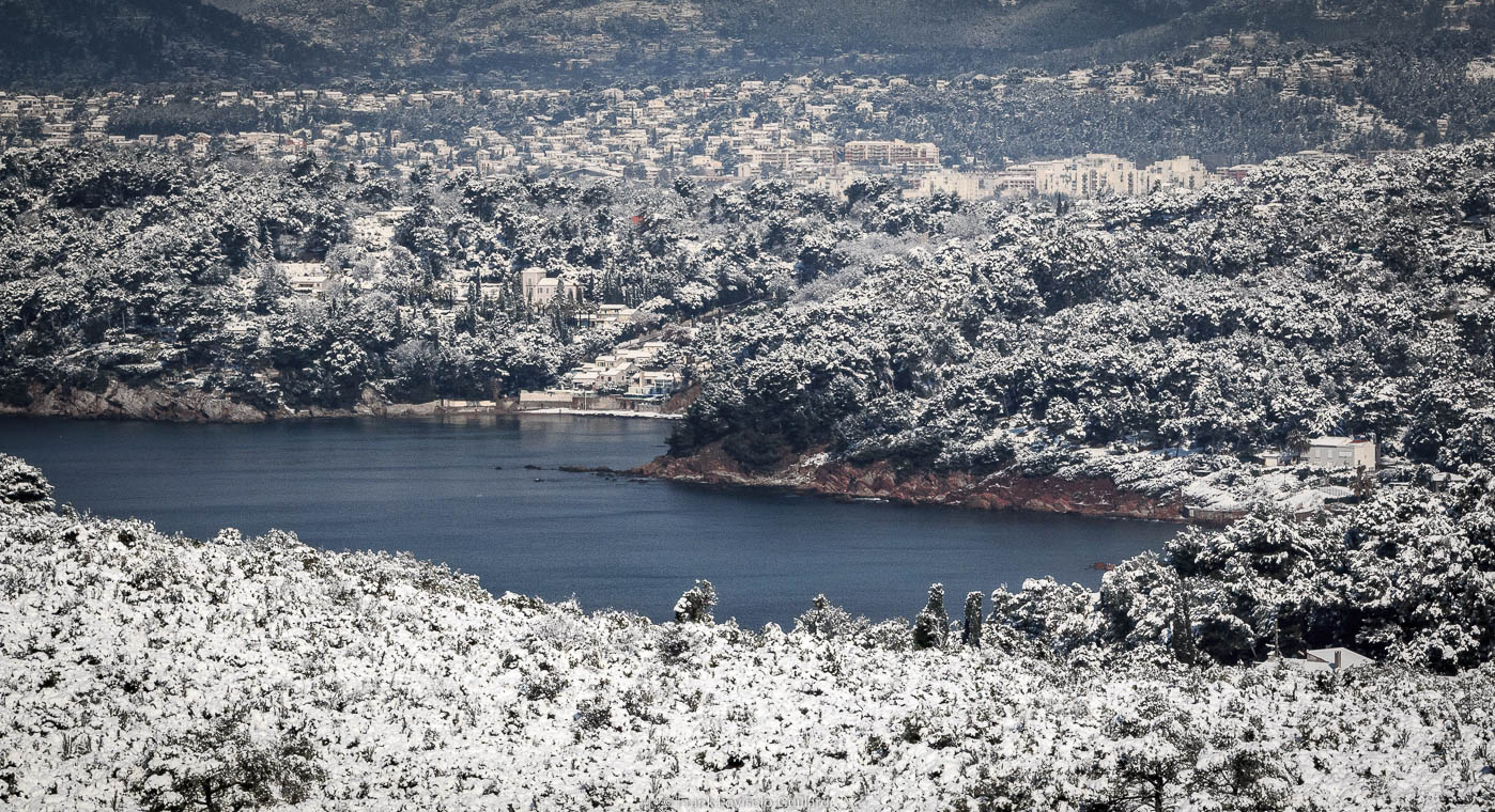 accumulation,périgrination,Photographies - Photographies - Frank César LOVISOLO - L’accumulation est une technique artistique popularisée par Arman, artiste français qui l’a beaucoup travaillée et théorisée. Tel qu’Arman la définit et la produit, l’accumulation est un rassemblement d’objets identiques dans une très grande quantité, généralement fondue dans du plexiglas.