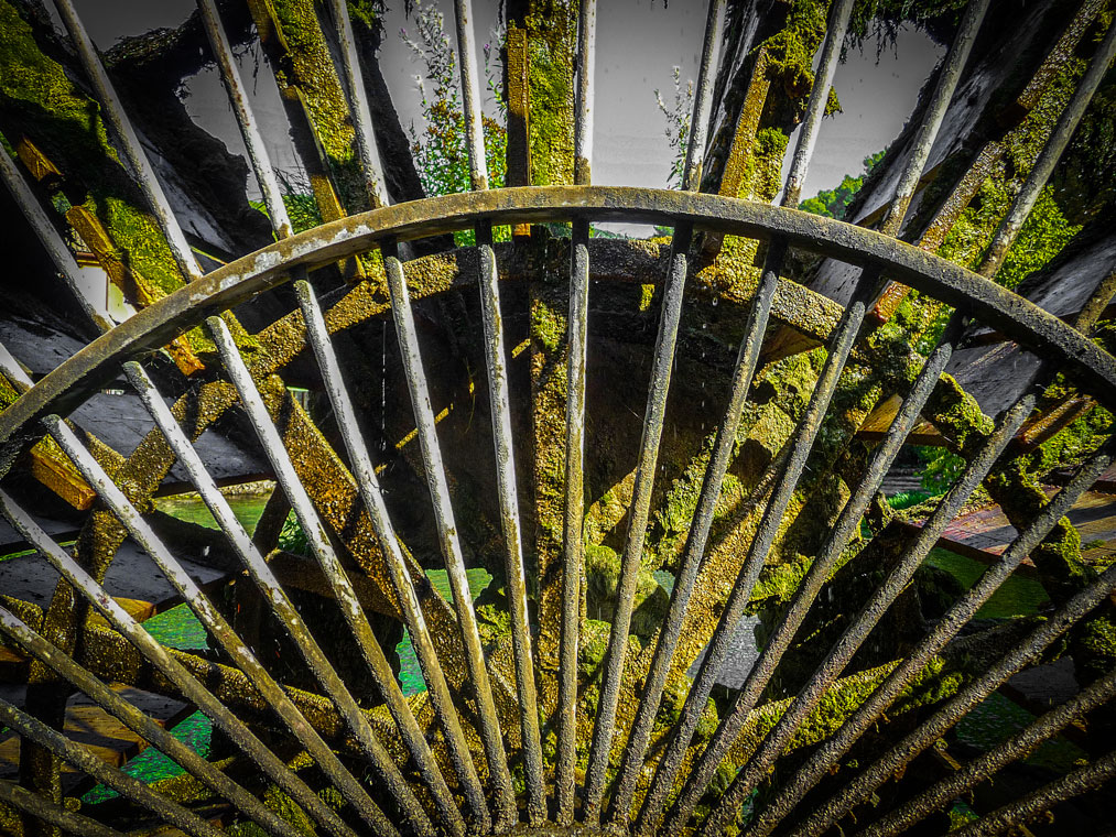 accumulation,périgrination,Photographies - Photographies - Frank César LOVISOLO - L’accumulation est une technique artistique popularisée par Arman, artiste français qui l’a beaucoup travaillée et théorisée. Tel qu’Arman la définit et la produit, l’accumulation est un rassemblement d’objets identiques dans une très grande quantité, généralement fondue dans du plexiglas.