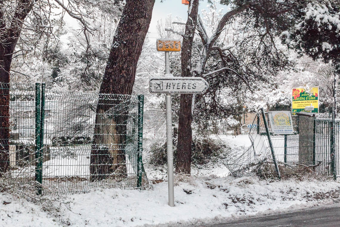 accumulation,périgrination,Photographies - Photographies - Frank César LOVISOLO - L’accumulation est une technique artistique popularisée par Arman, artiste français qui l’a beaucoup travaillée et théorisée. Tel qu’Arman la définit et la produit, l’accumulation est un rassemblement d’objets identiques dans une très grande quantité, généralement fondue dans du plexiglas.