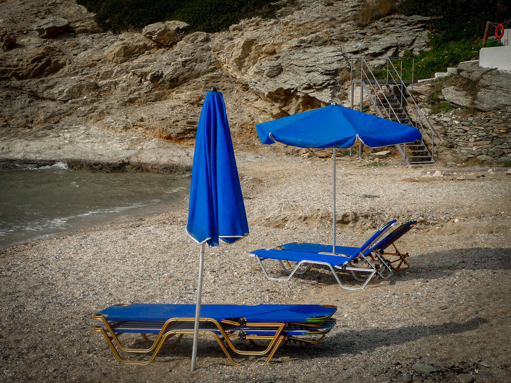 accumulation,périgrination,Photographies - Photographies - Frank César LOVISOLO - L’accumulation est une technique artistique popularisée par Arman, artiste français qui l’a beaucoup travaillée et théorisée. Tel qu’Arman la définit et la produit, l’accumulation est un rassemblement d’objets identiques dans une très grande quantité, généralement fondue dans du plexiglas.