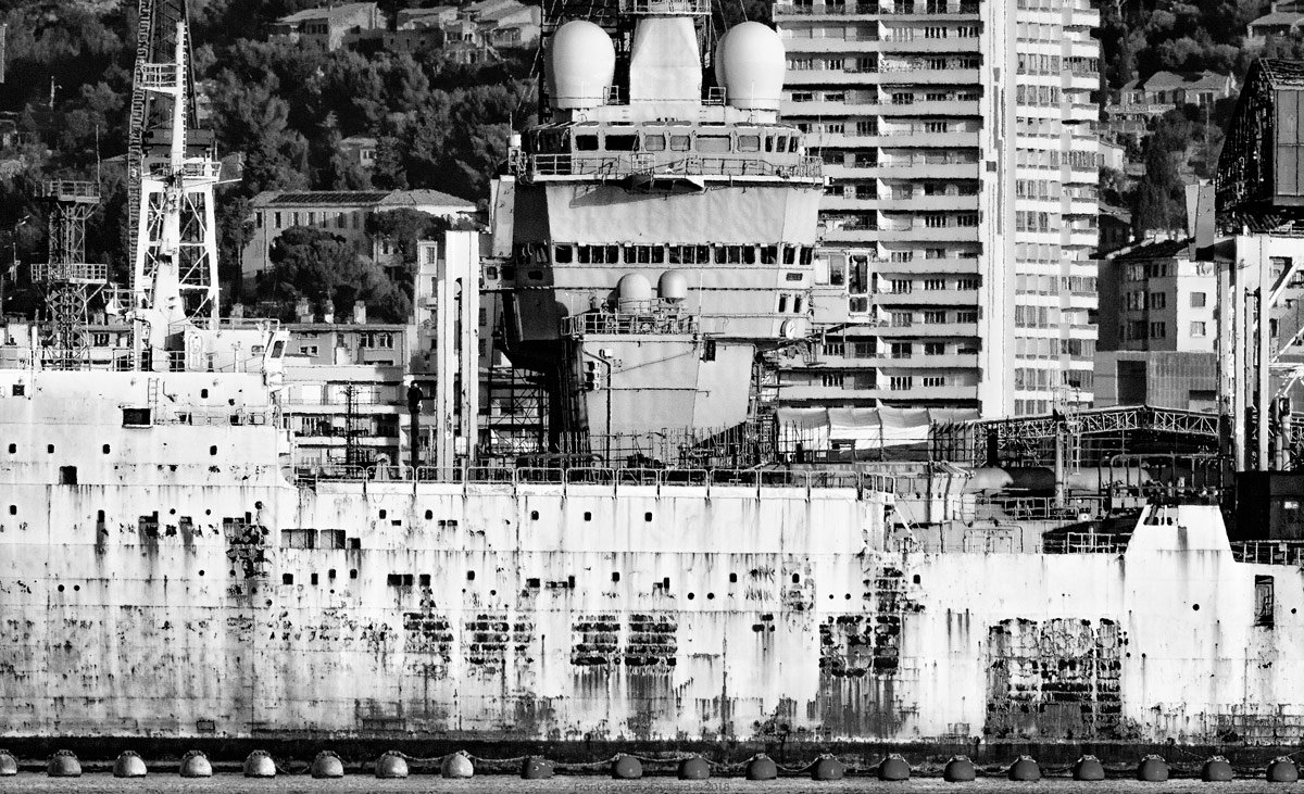 accumulation,périgrination,Photographies - Photographies - Frank César LOVISOLO - L’accumulation est une technique artistique popularisée par Arman, artiste français qui l’a beaucoup travaillée et théorisée. Tel qu’Arman la définit et la produit, l’accumulation est un rassemblement d’objets identiques dans une très grande quantité, généralement fondue dans du plexiglas.