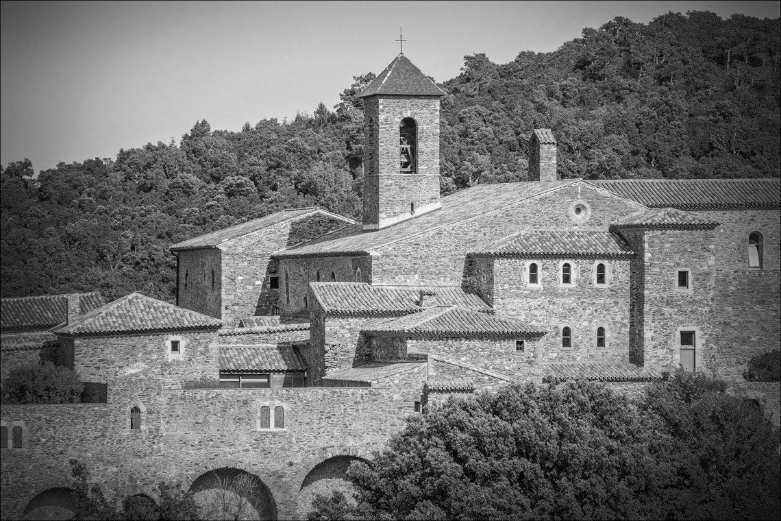 accumulation,périgrination,Photographies - Photographies - Frank César LOVISOLO - L’accumulation est une technique artistique popularisée par Arman, artiste français qui l’a beaucoup travaillée et théorisée. Tel qu’Arman la définit et la produit, l’accumulation est un rassemblement d’objets identiques dans une très grande quantité, généralement fondue dans du plexiglas.