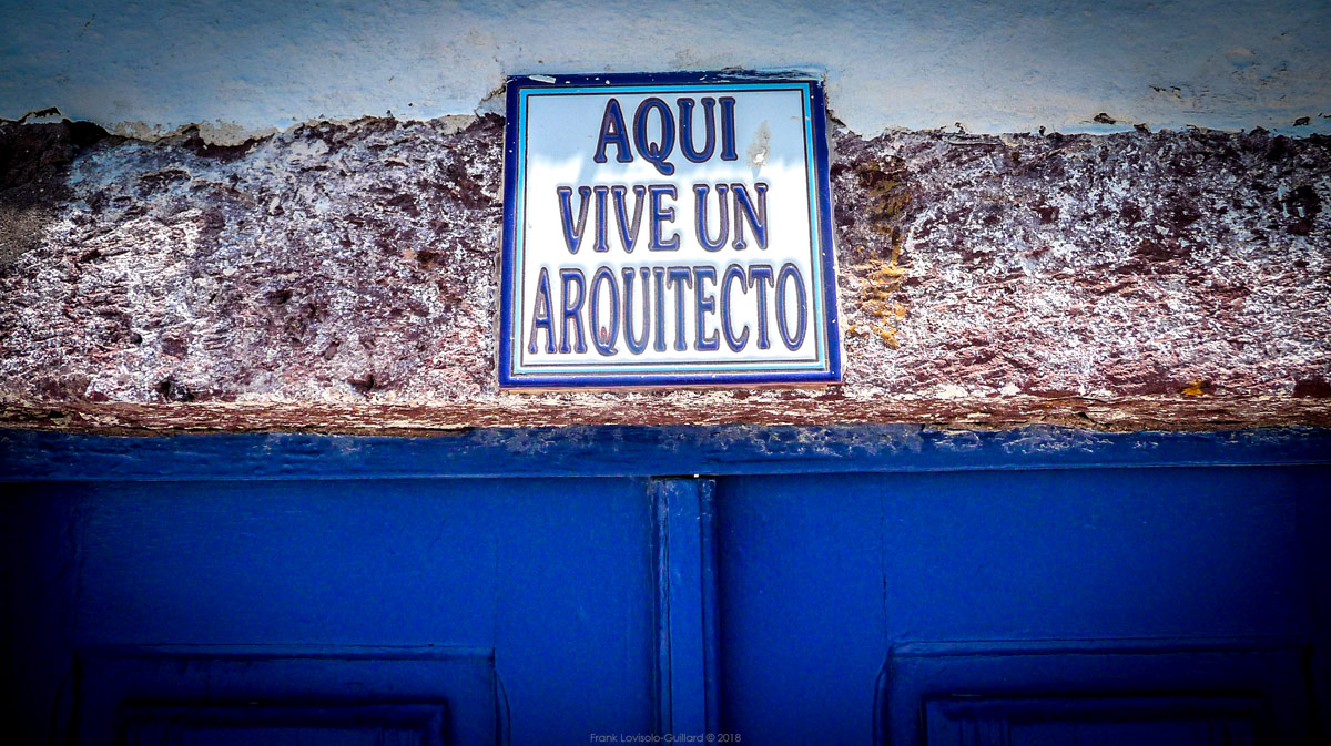 accumulation,périgrination,Photographies - Photographies - Frank César LOVISOLO - L’accumulation est une technique artistique popularisée par Arman, artiste français qui l’a beaucoup travaillée et théorisée. Tel qu’Arman la définit et la produit, l’accumulation est un rassemblement d’objets identiques dans une très grande quantité, généralement fondue dans du plexiglas.
