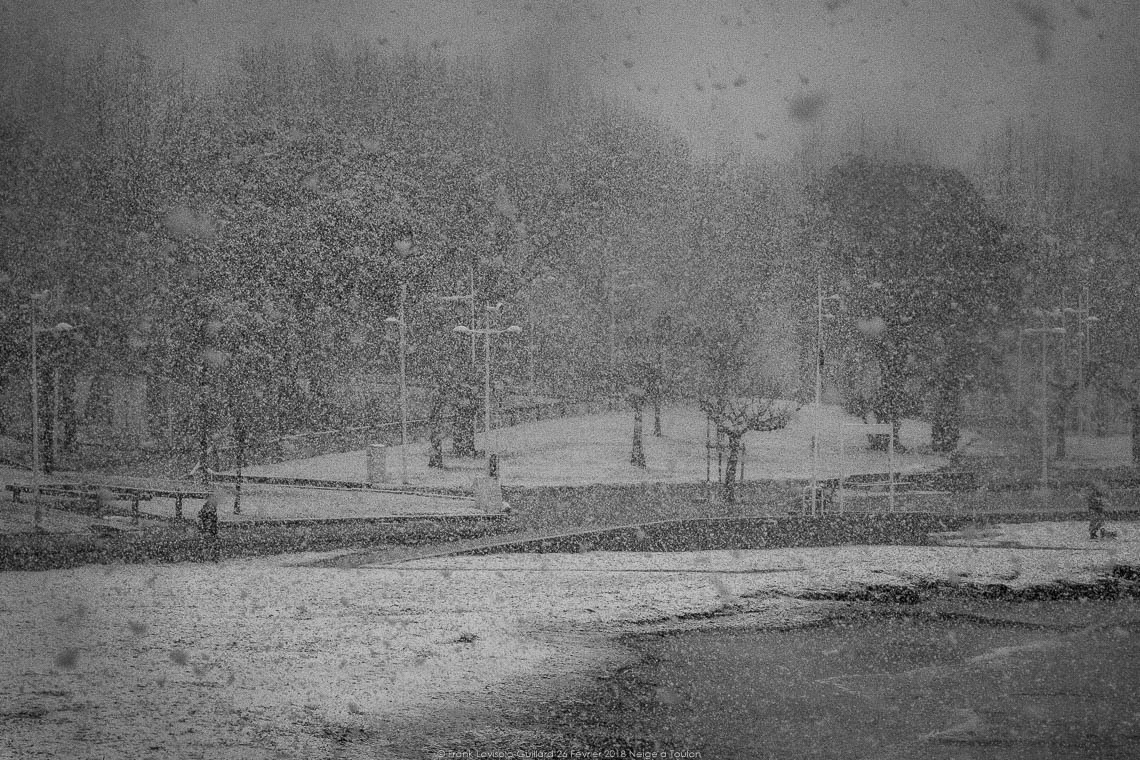 accumulation,périgrination,Photographies - Photographies - Frank César LOVISOLO - L’accumulation est une technique artistique popularisée par Arman, artiste français qui l’a beaucoup travaillée et théorisée. Tel qu’Arman la définit et la produit, l’accumulation est un rassemblement d’objets identiques dans une très grande quantité, généralement fondue dans du plexiglas.