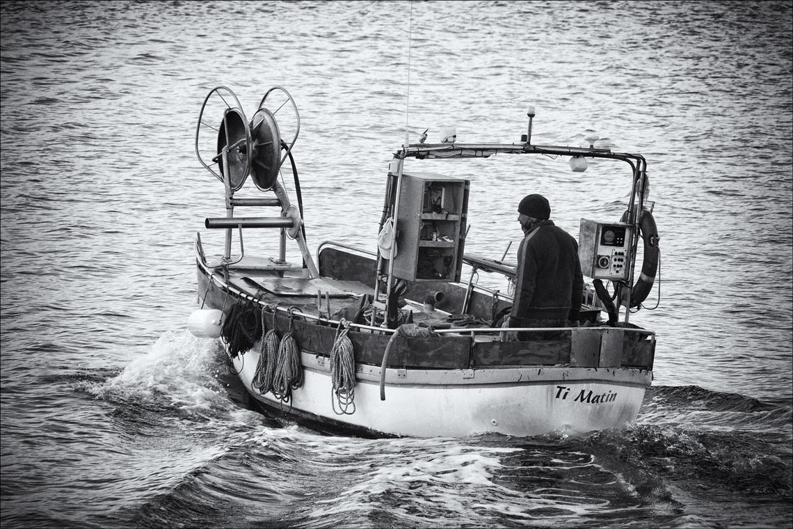 accumulation,périgrination,Photographies - Photographies - Frank César LOVISOLO - L’accumulation est une technique artistique popularisée par Arman, artiste français qui l’a beaucoup travaillée et théorisée. Tel qu’Arman la définit et la produit, l’accumulation est un rassemblement d’objets identiques dans une très grande quantité, généralement fondue dans du plexiglas.