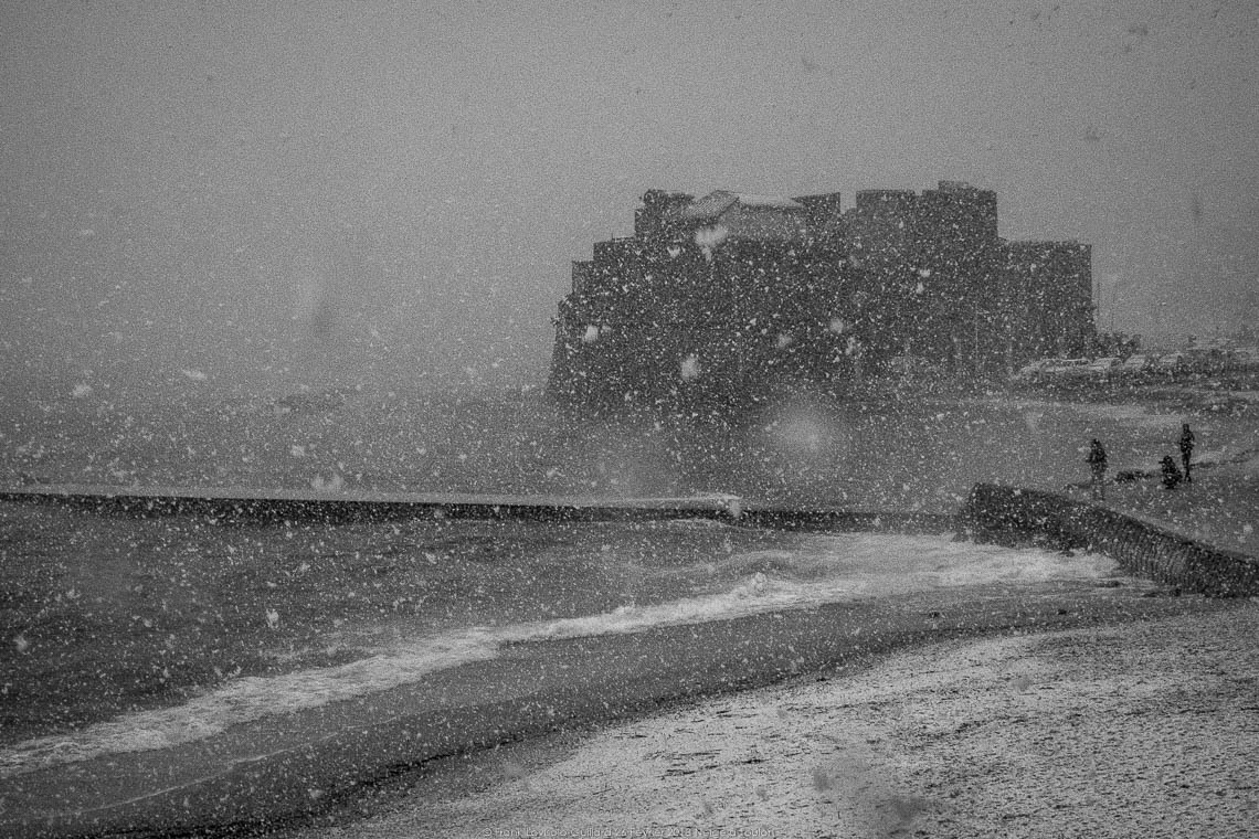 accumulation,périgrination,Photographies - Photographies - Frank César LOVISOLO - L’accumulation est une technique artistique popularisée par Arman, artiste français qui l’a beaucoup travaillée et théorisée. Tel qu’Arman la définit et la produit, l’accumulation est un rassemblement d’objets identiques dans une très grande quantité, généralement fondue dans du plexiglas.