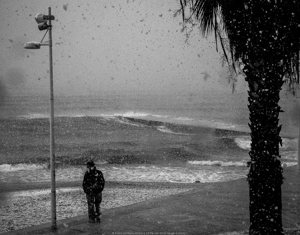 accumulation,périgrination,Photographies - Photographies - Frank César LOVISOLO - L’accumulation est une technique artistique popularisée par Arman, artiste français qui l’a beaucoup travaillée et théorisée. Tel qu’Arman la définit et la produit, l’accumulation est un rassemblement d’objets identiques dans une très grande quantité, généralement fondue dans du plexiglas.
