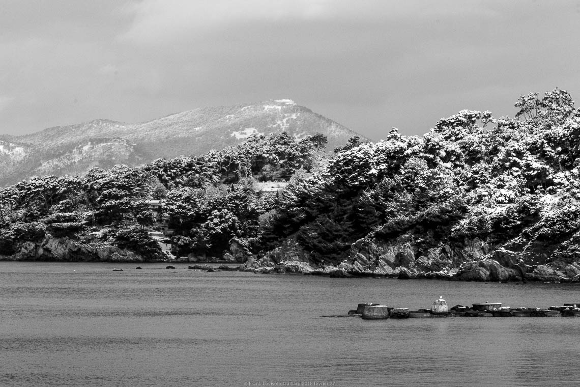 accumulation,périgrination,Photographies - Photographies - Frank César LOVISOLO - L’accumulation est une technique artistique popularisée par Arman, artiste français qui l’a beaucoup travaillée et théorisée. Tel qu’Arman la définit et la produit, l’accumulation est un rassemblement d’objets identiques dans une très grande quantité, généralement fondue dans du plexiglas.