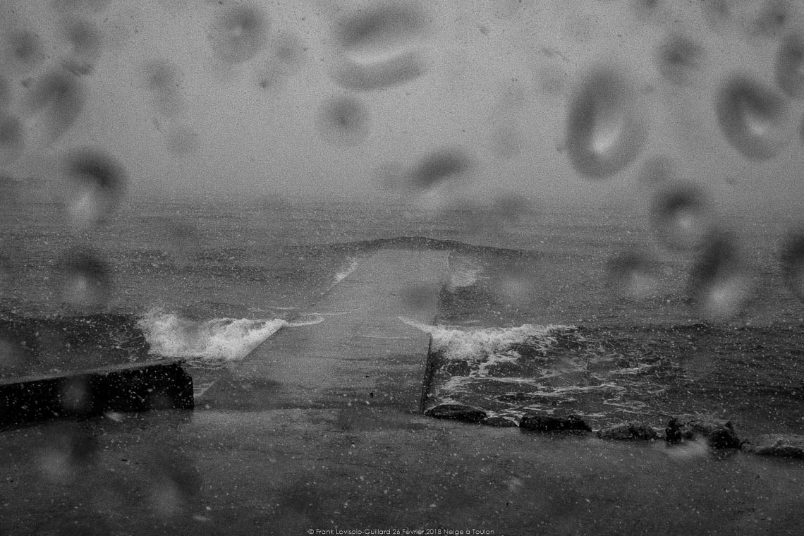 accumulation,périgrination,Photographies - Photographies - Frank César LOVISOLO - L’accumulation est une technique artistique popularisée par Arman, artiste français qui l’a beaucoup travaillée et théorisée. Tel qu’Arman la définit et la produit, l’accumulation est un rassemblement d’objets identiques dans une très grande quantité, généralement fondue dans du plexiglas.