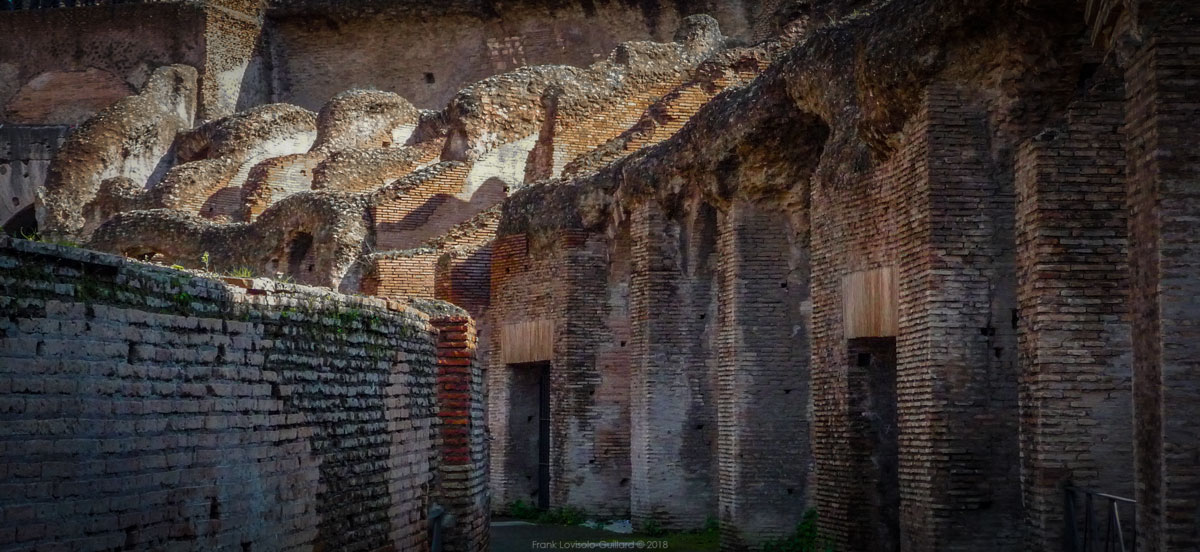 accumulation,périgrination,Photographies - Photographies - Frank César LOVISOLO - L’accumulation est une technique artistique popularisée par Arman, artiste français qui l’a beaucoup travaillée et théorisée. Tel qu’Arman la définit et la produit, l’accumulation est un rassemblement d’objets identiques dans une très grande quantité, généralement fondue dans du plexiglas.