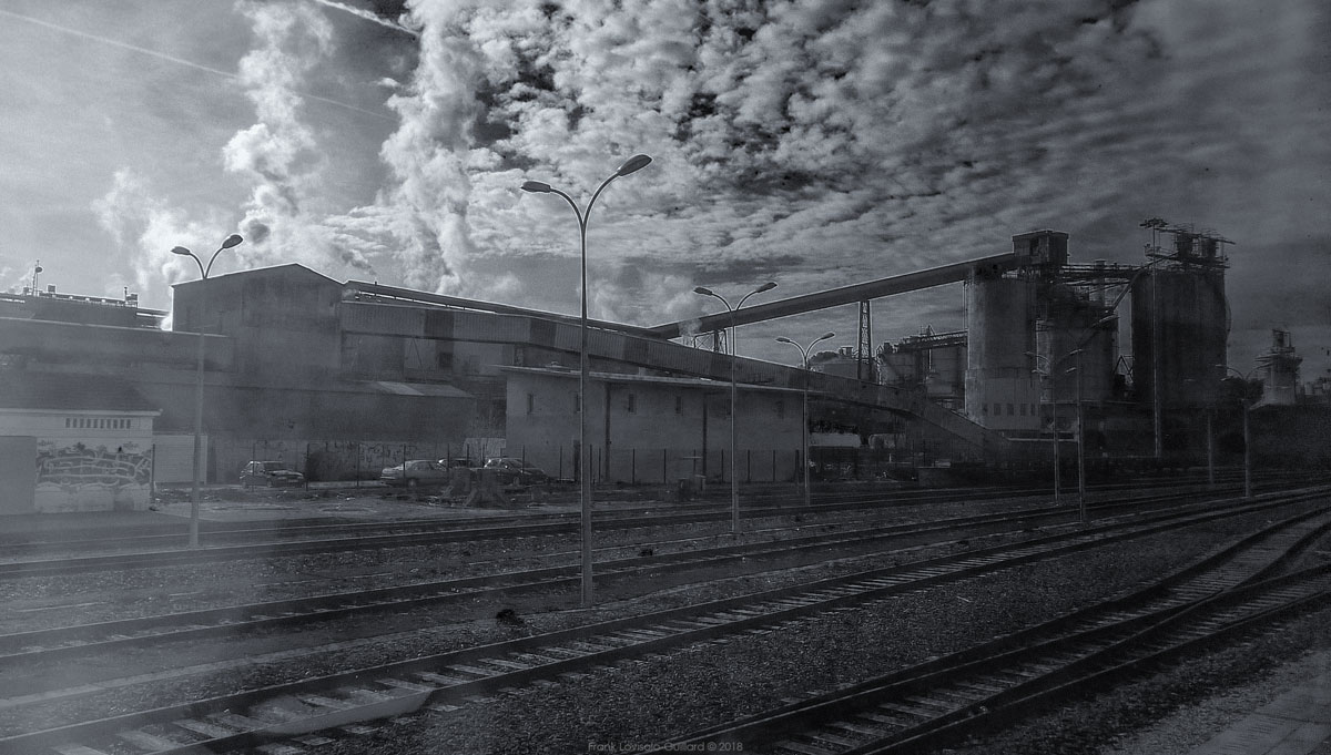 accumulation,périgrination,Photographies - Photographies - Frank César LOVISOLO - L’accumulation est une technique artistique popularisée par Arman, artiste français qui l’a beaucoup travaillée et théorisée. Tel qu’Arman la définit et la produit, l’accumulation est un rassemblement d’objets identiques dans une très grande quantité, généralement fondue dans du plexiglas.