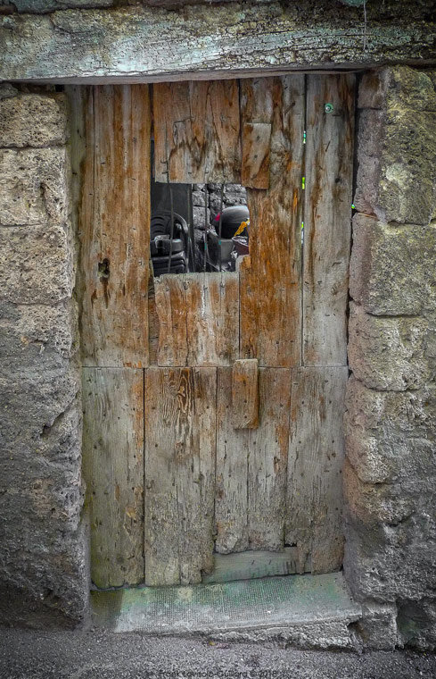 accumulation,périgrination,Photographies - Photographies - Frank César LOVISOLO - L’accumulation est une technique artistique popularisée par Arman, artiste français qui l’a beaucoup travaillée et théorisée. Tel qu’Arman la définit et la produit, l’accumulation est un rassemblement d’objets identiques dans une très grande quantité, généralement fondue dans du plexiglas.