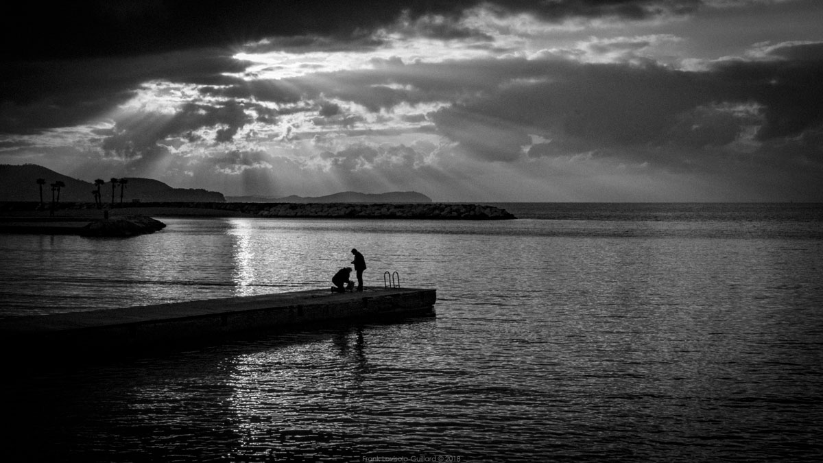 accumulation,périgrination,Photographies - Photographies - Frank César LOVISOLO - L’accumulation est une technique artistique popularisée par Arman, artiste français qui l’a beaucoup travaillée et théorisée. Tel qu’Arman la définit et la produit, l’accumulation est un rassemblement d’objets identiques dans une très grande quantité, généralement fondue dans du plexiglas.