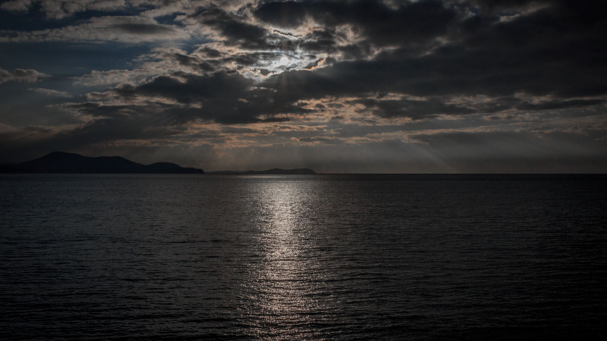 accumulation,périgrination,Photographies - Photographies - Frank César LOVISOLO - L’accumulation est une technique artistique popularisée par Arman, artiste français qui l’a beaucoup travaillée et théorisée. Tel qu’Arman la définit et la produit, l’accumulation est un rassemblement d’objets identiques dans une très grande quantité, généralement fondue dans du plexiglas.