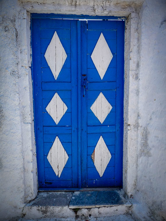 accumulation,périgrination,Photographies - Photographies - Frank César LOVISOLO - L’accumulation est une technique artistique popularisée par Arman, artiste français qui l’a beaucoup travaillée et théorisée. Tel qu’Arman la définit et la produit, l’accumulation est un rassemblement d’objets identiques dans une très grande quantité, généralement fondue dans du plexiglas.