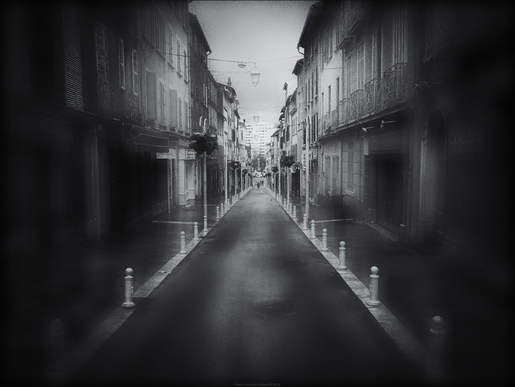 accumulation,périgrination,Photographies - Photographies - Frank César LOVISOLO - L’accumulation est une technique artistique popularisée par Arman, artiste français qui l’a beaucoup travaillée et théorisée. Tel qu’Arman la définit et la produit, l’accumulation est un rassemblement d’objets identiques dans une très grande quantité, généralement fondue dans du plexiglas.