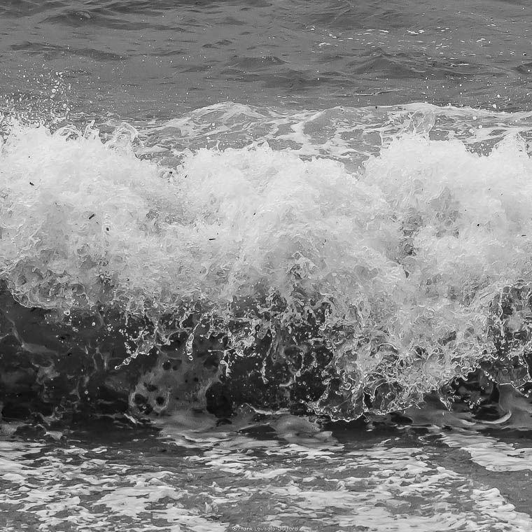 accumulation,périgrination,Photographies - Photographies - Frank César LOVISOLO - L’accumulation est une technique artistique popularisée par Arman, artiste français qui l’a beaucoup travaillée et théorisée. Tel qu’Arman la définit et la produit, l’accumulation est un rassemblement d’objets identiques dans une très grande quantité, généralement fondue dans du plexiglas.