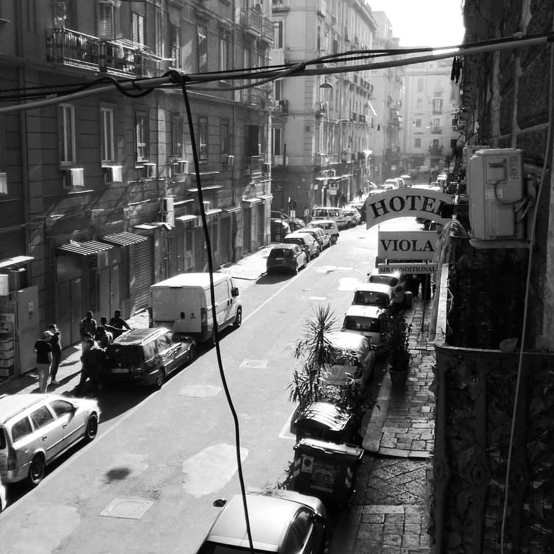 accumulation,périgrination,Photographies - Photographies - Frank César LOVISOLO - L’accumulation est une technique artistique popularisée par Arman, artiste français qui l’a beaucoup travaillée et théorisée. Tel qu’Arman la définit et la produit, l’accumulation est un rassemblement d’objets identiques dans une très grande quantité, généralement fondue dans du plexiglas.