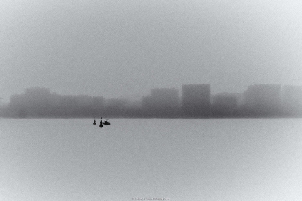 accumulation,périgrination,Photographies - Photographies - Frank César LOVISOLO - L’accumulation est une technique artistique popularisée par Arman, artiste français qui l’a beaucoup travaillée et théorisée. Tel qu’Arman la définit et la produit, l’accumulation est un rassemblement d’objets identiques dans une très grande quantité, généralement fondue dans du plexiglas.