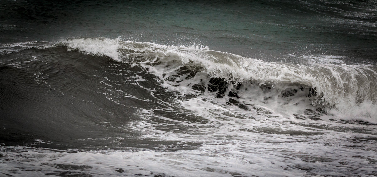 accumulation,périgrination,Photographies - Photographies - Frank César LOVISOLO - L’accumulation est une technique artistique popularisée par Arman, artiste français qui l’a beaucoup travaillée et théorisée. Tel qu’Arman la définit et la produit, l’accumulation est un rassemblement d’objets identiques dans une très grande quantité, généralement fondue dans du plexiglas.
