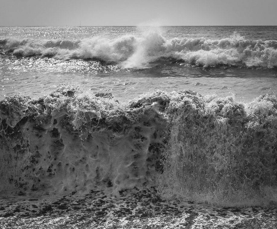 accumulation,périgrination,Photographies - Photographies - Frank César LOVISOLO - L’accumulation est une technique artistique popularisée par Arman, artiste français qui l’a beaucoup travaillée et théorisée. Tel qu’Arman la définit et la produit, l’accumulation est un rassemblement d’objets identiques dans une très grande quantité, généralement fondue dans du plexiglas.
