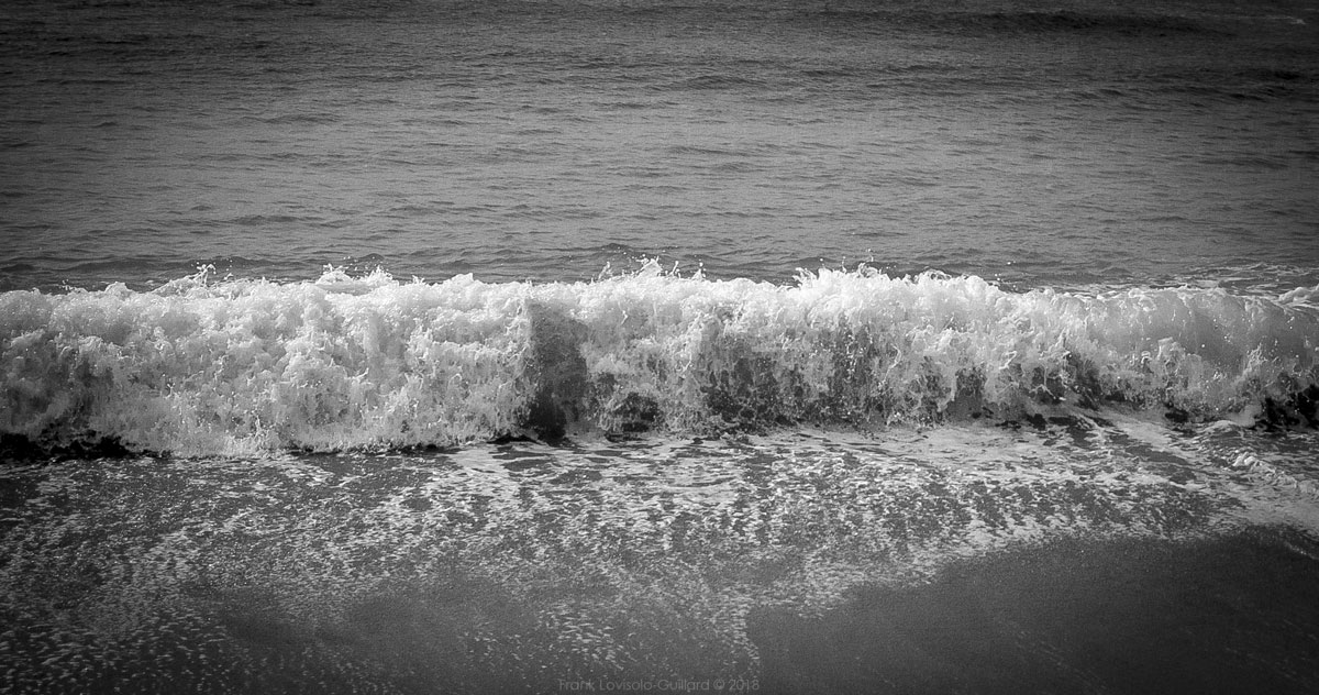 accumulation,périgrination,Photographies - Photographies - Frank César LOVISOLO - L’accumulation est une technique artistique popularisée par Arman, artiste français qui l’a beaucoup travaillée et théorisée. Tel qu’Arman la définit et la produit, l’accumulation est un rassemblement d’objets identiques dans une très grande quantité, généralement fondue dans du plexiglas.