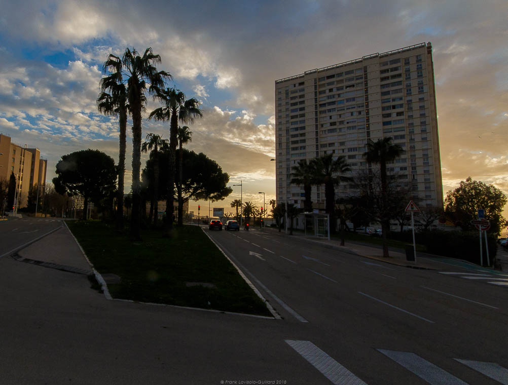 accumulation,périgrination,Photographies - Photographies - Frank César LOVISOLO - L’accumulation est une technique artistique popularisée par Arman, artiste français qui l’a beaucoup travaillée et théorisée. Tel qu’Arman la définit et la produit, l’accumulation est un rassemblement d’objets identiques dans une très grande quantité, généralement fondue dans du plexiglas.