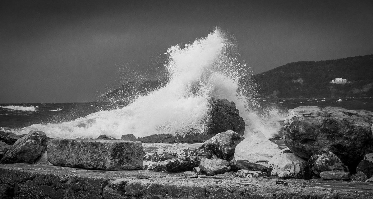 accumulation,périgrination,Photographies - Photographies - Frank César LOVISOLO - L’accumulation est une technique artistique popularisée par Arman, artiste français qui l’a beaucoup travaillée et théorisée. Tel qu’Arman la définit et la produit, l’accumulation est un rassemblement d’objets identiques dans une très grande quantité, généralement fondue dans du plexiglas.