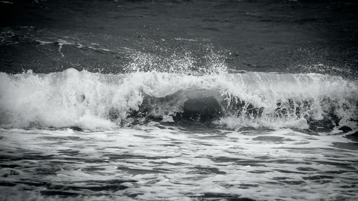 accumulation,périgrination,Photographies - Photographies - Frank César LOVISOLO - L’accumulation est une technique artistique popularisée par Arman, artiste français qui l’a beaucoup travaillée et théorisée. Tel qu’Arman la définit et la produit, l’accumulation est un rassemblement d’objets identiques dans une très grande quantité, généralement fondue dans du plexiglas.