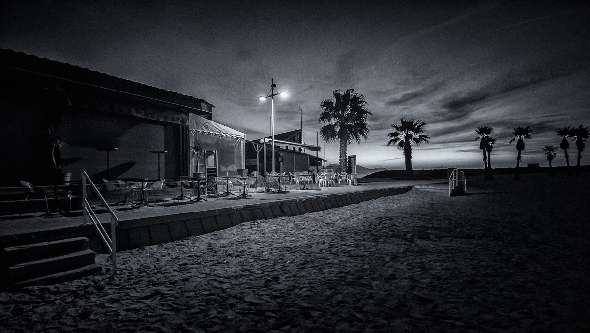 accumulation,périgrination,Photographies - Photographies - Frank César LOVISOLO - L’accumulation est une technique artistique popularisée par Arman, artiste français qui l’a beaucoup travaillée et théorisée. Tel qu’Arman la définit et la produit, l’accumulation est un rassemblement d’objets identiques dans une très grande quantité, généralement fondue dans du plexiglas.