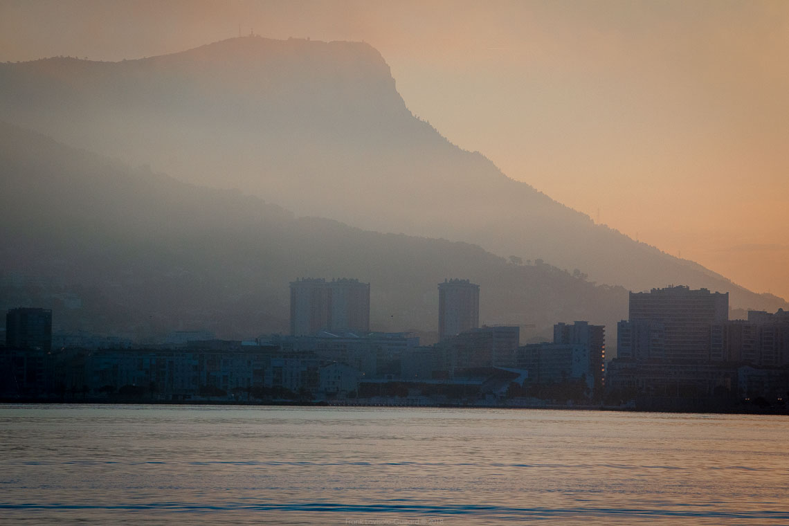 accumulation,périgrination,Photographies - Photographies - Frank César LOVISOLO - L’accumulation est une technique artistique popularisée par Arman, artiste français qui l’a beaucoup travaillée et théorisée. Tel qu’Arman la définit et la produit, l’accumulation est un rassemblement d’objets identiques dans une très grande quantité, généralement fondue dans du plexiglas.
