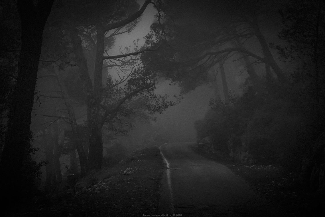 accumulation,périgrination,Photographies - Photographies - Frank César LOVISOLO - L’accumulation est une technique artistique popularisée par Arman, artiste français qui l’a beaucoup travaillée et théorisée. Tel qu’Arman la définit et la produit, l’accumulation est un rassemblement d’objets identiques dans une très grande quantité, généralement fondue dans du plexiglas.