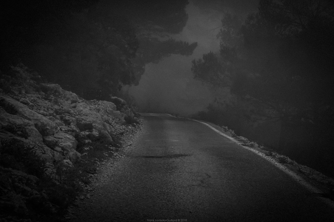 accumulation,périgrination,Photographies - Photographies - Frank César LOVISOLO - L’accumulation est une technique artistique popularisée par Arman, artiste français qui l’a beaucoup travaillée et théorisée. Tel qu’Arman la définit et la produit, l’accumulation est un rassemblement d’objets identiques dans une très grande quantité, généralement fondue dans du plexiglas.