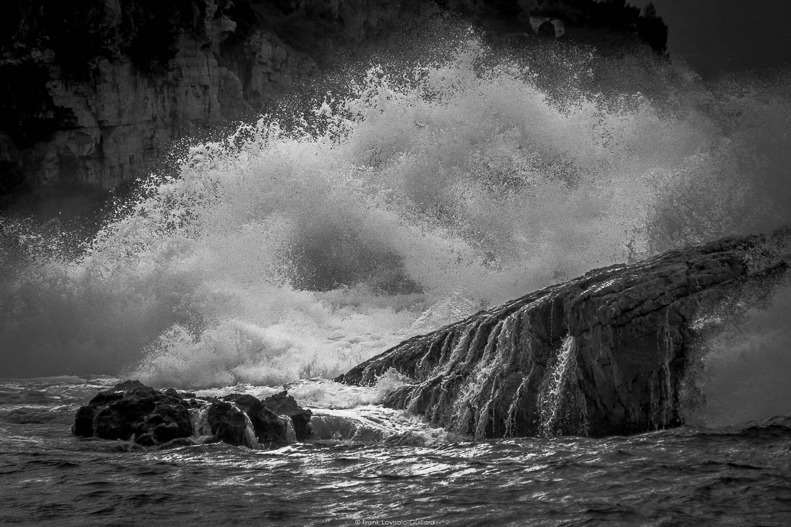 accumulation,périgrination,Photographies - Photographies - Frank César LOVISOLO - L’accumulation est une technique artistique popularisée par Arman, artiste français qui l’a beaucoup travaillée et théorisée. Tel qu’Arman la définit et la produit, l’accumulation est un rassemblement d’objets identiques dans une très grande quantité, généralement fondue dans du plexiglas.