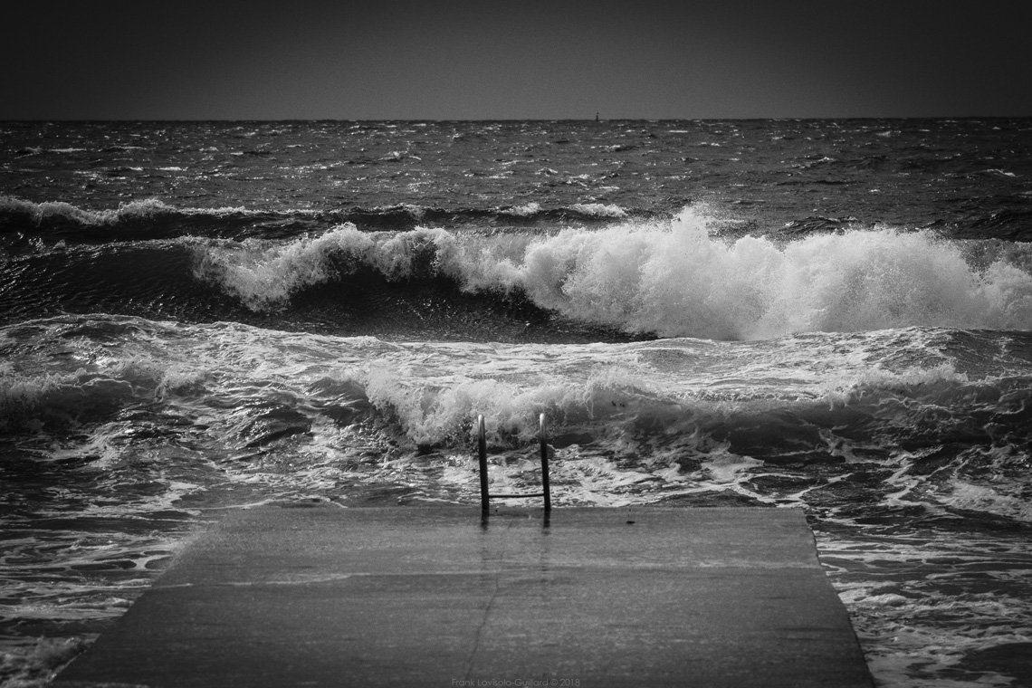 accumulation,périgrination,Photographies - Photographies - Frank César LOVISOLO - L’accumulation est une technique artistique popularisée par Arman, artiste français qui l’a beaucoup travaillée et théorisée. Tel qu’Arman la définit et la produit, l’accumulation est un rassemblement d’objets identiques dans une très grande quantité, généralement fondue dans du plexiglas.