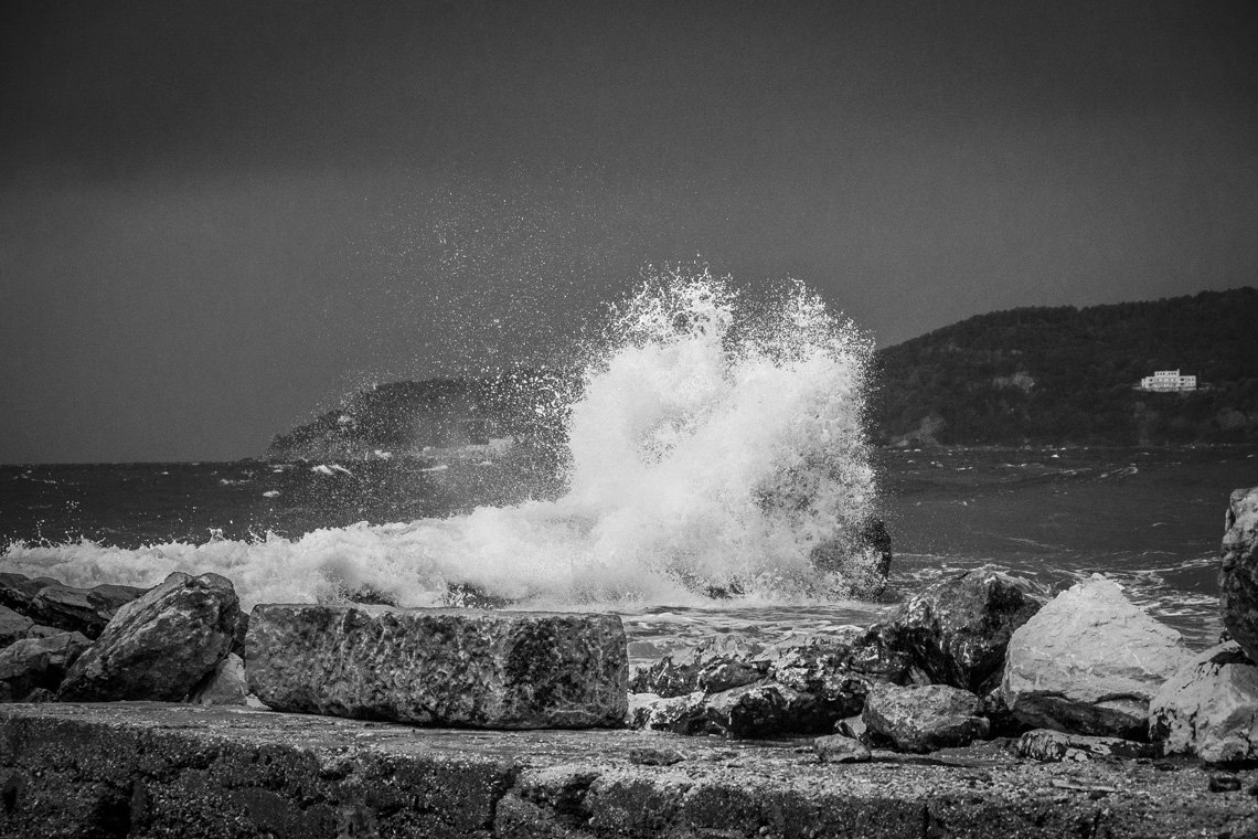 accumulation,périgrination,Photographies - Photographies - Frank César LOVISOLO - L’accumulation est une technique artistique popularisée par Arman, artiste français qui l’a beaucoup travaillée et théorisée. Tel qu’Arman la définit et la produit, l’accumulation est un rassemblement d’objets identiques dans une très grande quantité, généralement fondue dans du plexiglas.