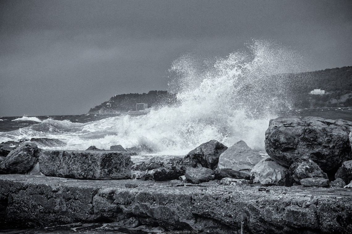 accumulation,périgrination,Photographies - Photographies - Frank César LOVISOLO - L’accumulation est une technique artistique popularisée par Arman, artiste français qui l’a beaucoup travaillée et théorisée. Tel qu’Arman la définit et la produit, l’accumulation est un rassemblement d’objets identiques dans une très grande quantité, généralement fondue dans du plexiglas.
