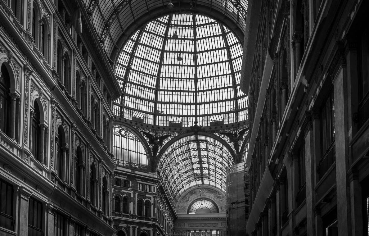accumulation,périgrination,Photographies - Photographies - Frank César LOVISOLO - L’accumulation est une technique artistique popularisée par Arman, artiste français qui l’a beaucoup travaillée et théorisée. Tel qu’Arman la définit et la produit, l’accumulation est un rassemblement d’objets identiques dans une très grande quantité, généralement fondue dans du plexiglas.