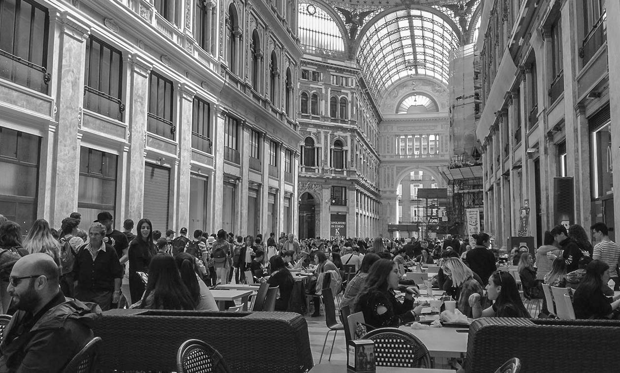 accumulation,périgrination,Photographies - Photographies - Frank César LOVISOLO - L’accumulation est une technique artistique popularisée par Arman, artiste français qui l’a beaucoup travaillée et théorisée. Tel qu’Arman la définit et la produit, l’accumulation est un rassemblement d’objets identiques dans une très grande quantité, généralement fondue dans du plexiglas.