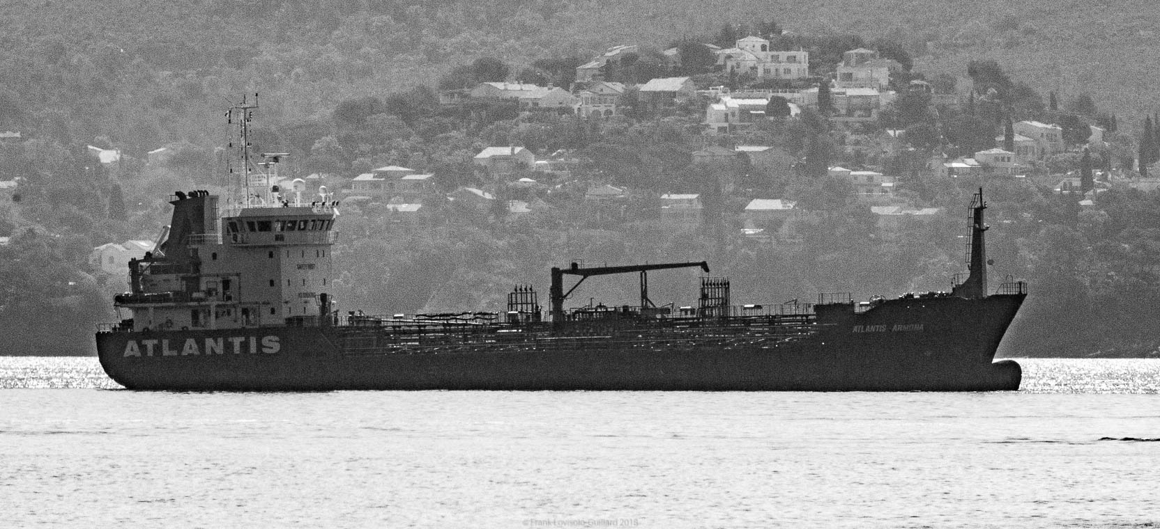 Un Bateau à l'ancre au large du Pradet