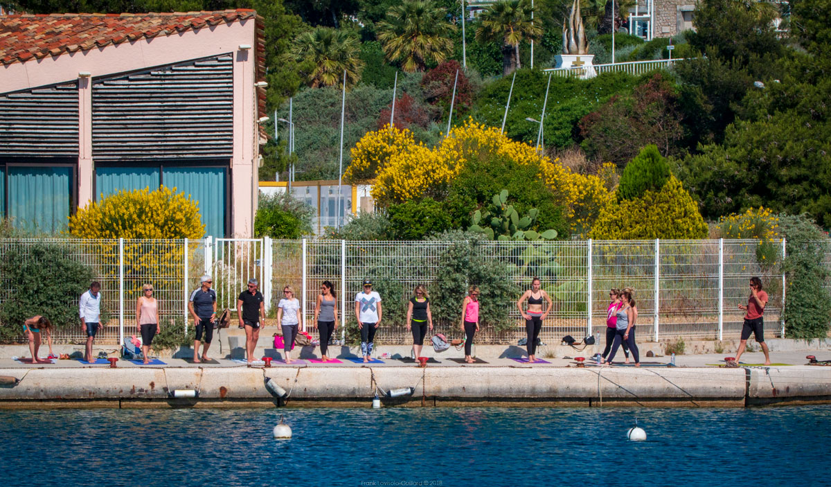 Toulon vers l'école de voile