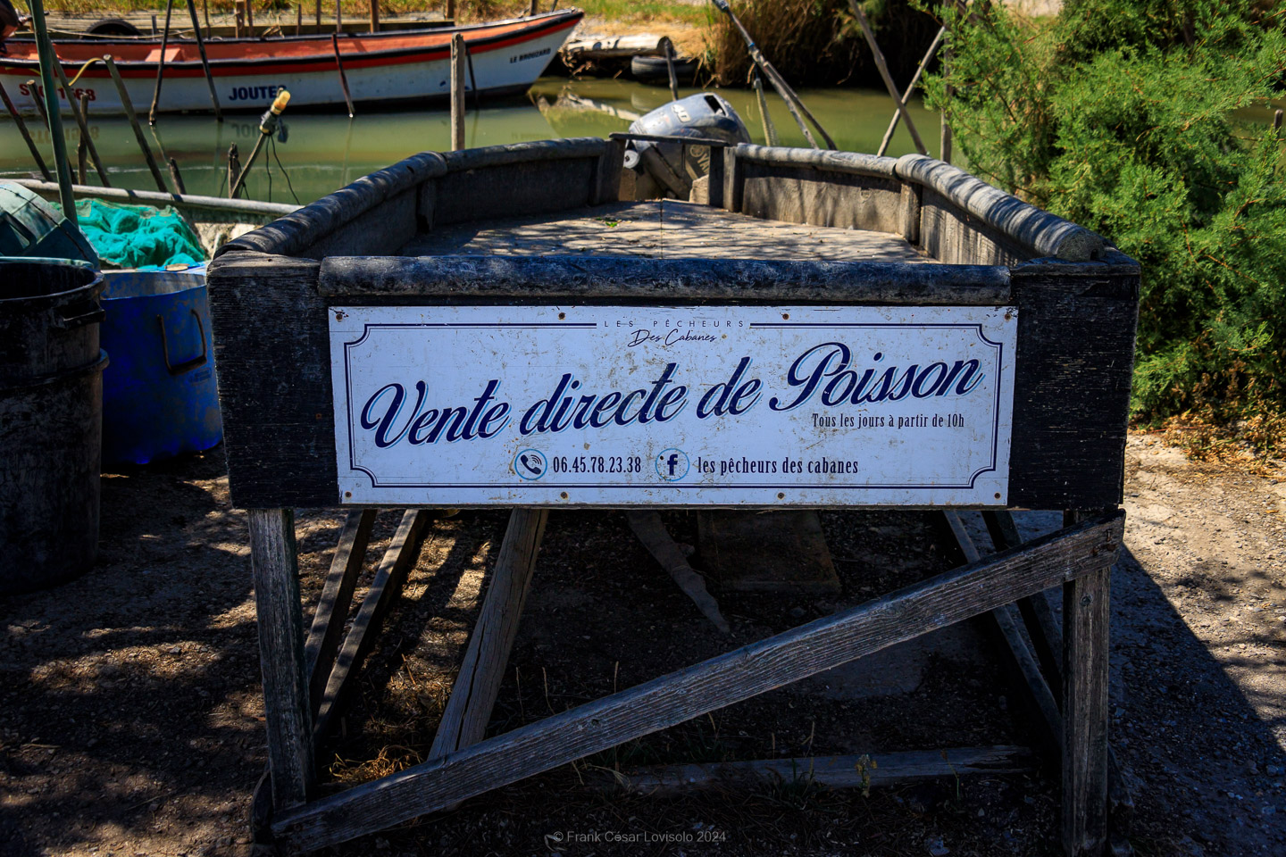 La Pointe du Salaison,Étang de l'Or,Mauguio,Jacques Sourth - Voyage - Frank César LOVISOLO - Ballade bucolique, jusqu'à la Pointe du Salaison, située sur l'Etang de l'Or à 4km de Mauguio et, quasiment, en face de La Grande-Motte qui, avec son incomparable architecture traditionnelle à la région, a su retenir les touristes, sandales-chaussettes, peu propices à la rêverie et néfastes à la photographie!