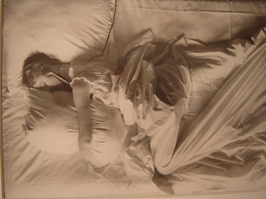 Charles Baudelaire - Le revenant - Lovisolo - Irving Penn,  1949  Girl in Bed on the Telephone.