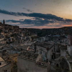 La Città di Matera la notte, la mattina poi i Sassi